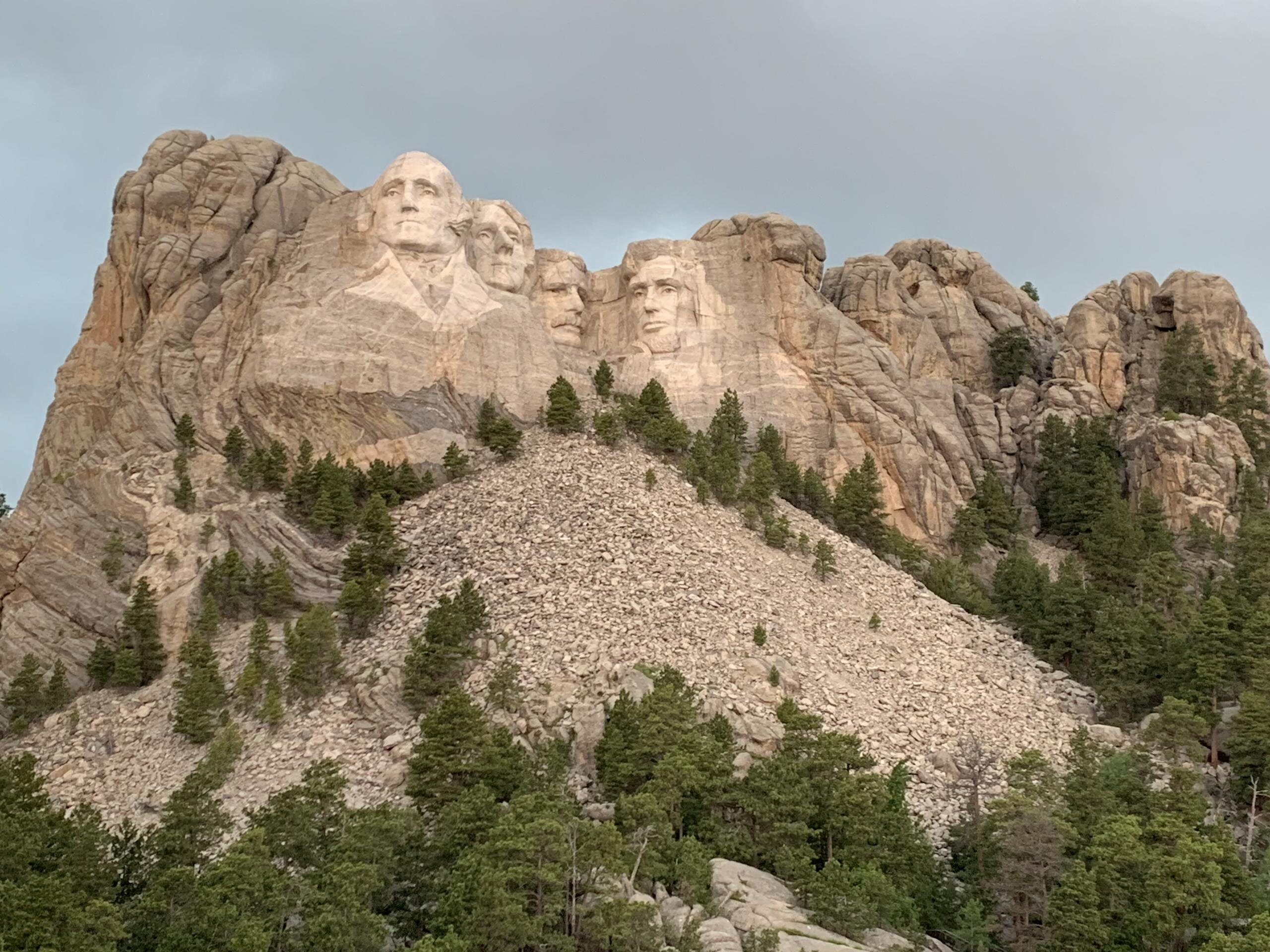 blackhillsadventuretours_private-1880-train-mt-rushmore-and-repti-mount-rushmore-rock-faces-tree Blackhillsadventuretours Private Train Mt Rushmore And Repti Mount Rushmore Rock Faces Tree E
