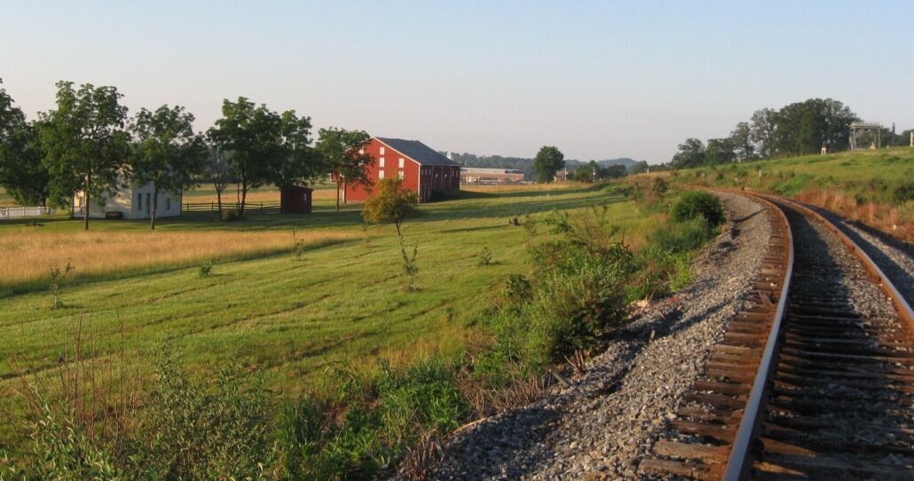 gettysburgrailway_gettysburg-excursions-train-ride-train-track-red-barn-trees Gettysburgrailway Gettysburg Excursions Train Ride Train Track Red Barn Trees