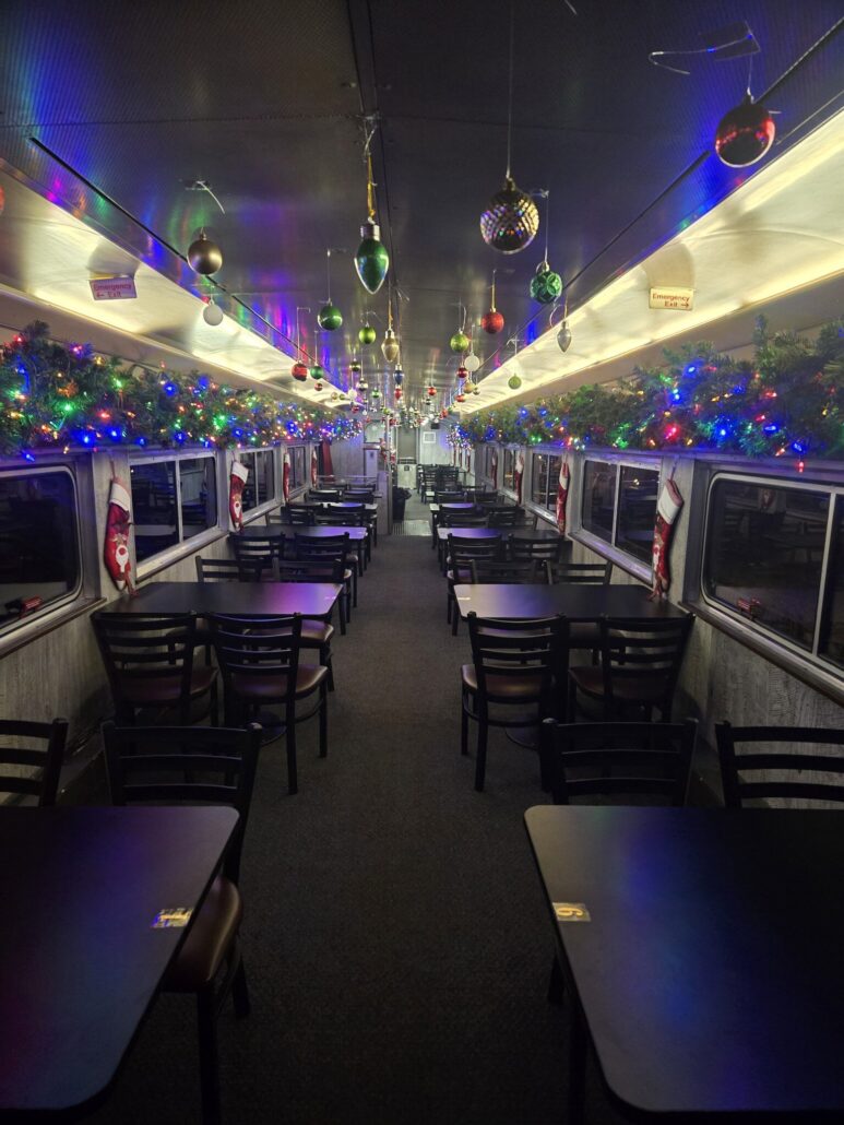 nickelplateexpress_reindeer-express-decorated-train-dining-car Nickelplateexpress Reindeer Express Decorated Train Dining Car