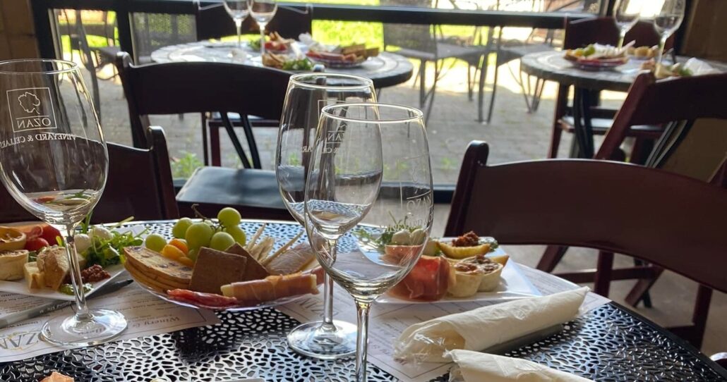 ozanwine_morning-wine-brunch-train-wine-glasses-brunch-table-food Ozanwine Morning Wine Brunch Train Wine Glasses Brunch Table Food