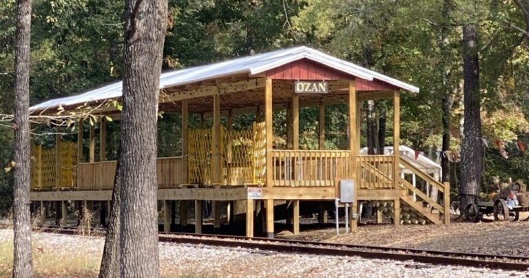 ozanwine_trackside-train-reservation-train-station-wooden-platform-ozan Ozanwine Trackside Train Reservation Train Station Wooden Platform Ozan