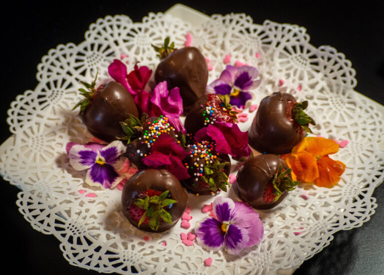 rails-vt_champlain-valley-dinner-train-chocolate-strawberries-edible-flowers-doily Rails Vt Champlain Valley Dinner Train Chocolate Strawberries Edible Flowers Doily