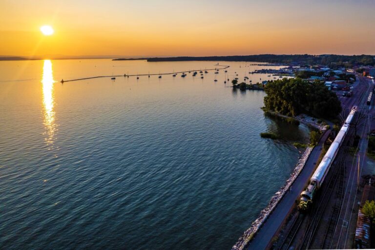 rails-vt_champlain-valley-dinner-train-sunset-lake-train-boats Rails Vt Champlain Valley Dinner Train Sunset Lake Train Boats