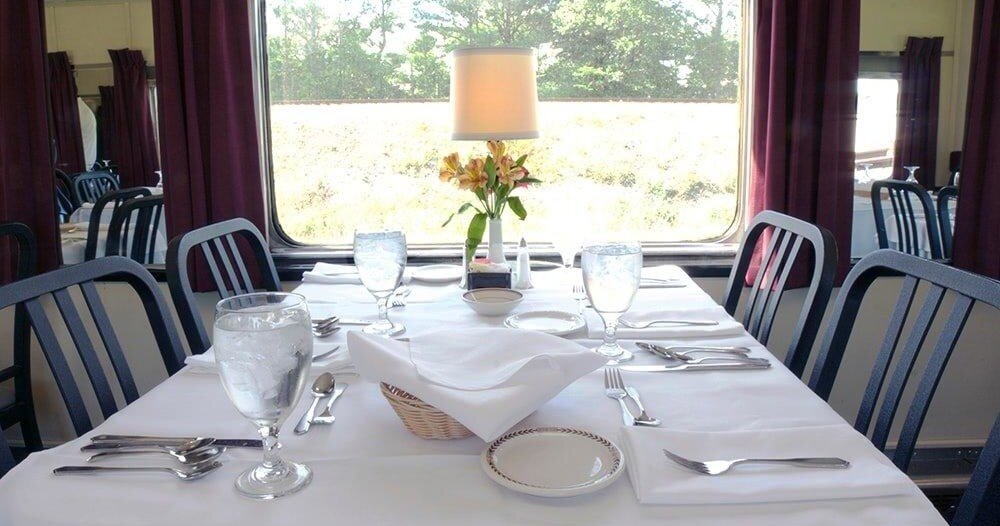 tvrail_new-year-s-eve-dinner-train-dinner-train-table-setting-lamp-2 Tvrail New Year S Eve Dinner Train Dinner Train Table Setting Lamp