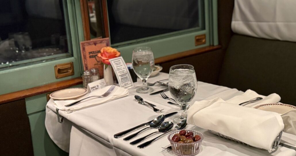 tvrail_new-year-s-eve-dinner-train-dinner-train-table-setting-wine-glasses Tvrail New Year S Eve Dinner Train Dinner Train Table Setting Wine Glasses