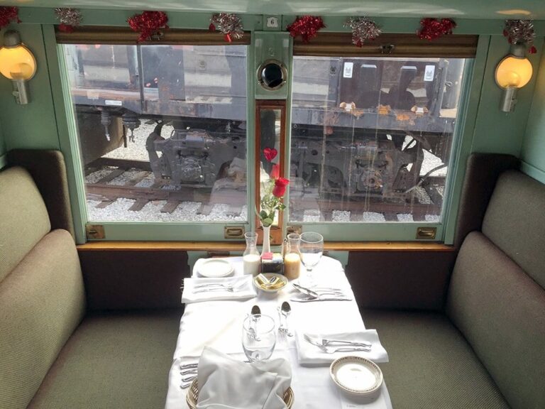 tvrail_new-year-s-eve-dinner-train-dinner-train-window-table-roses Tvrail New Year S Eve Dinner Train Dinner Train Window Table Roses